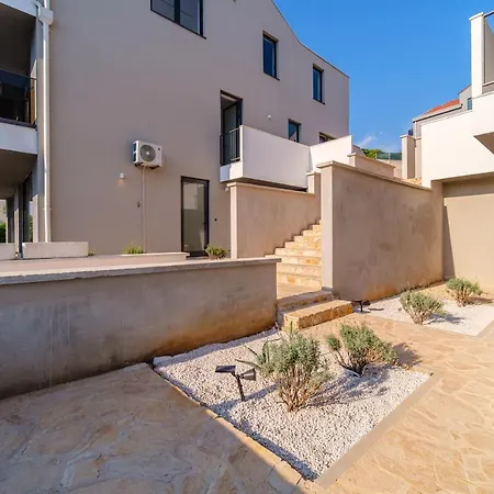 Luxury סוטיבאן