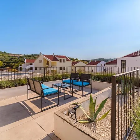 Luxury דירה