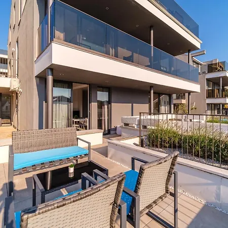 Luxury סוטיבאן