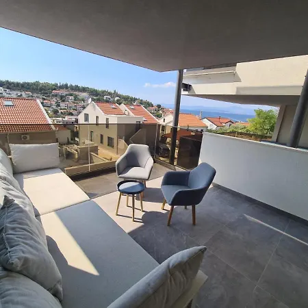 Luxury דירה